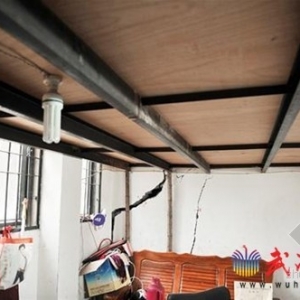 �人���ҿ���ʾ��С������סլ¥�����³�