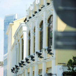 ��ɽ�С����´�ñ����ĭװ�β��Ͻ����