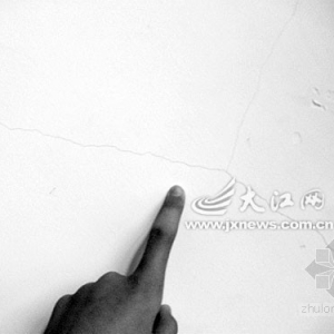 �ϲ�ǽ�����ѷ��ɵ�·ʩ������