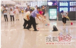 ��ɳ�������� T2��վ¥��������©ˮ