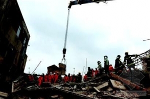 �Ĳ���¥̮��16��ʩ����Ա�߱���