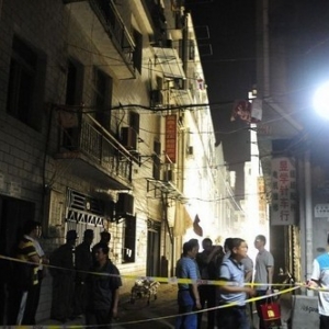 �人һ�ڽ�����¥������ ���˱���