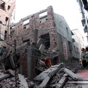 �人�������ڽ�����¥��������1��7��