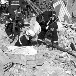 ֣��һ�ڽ�����ͻȻ���� 5�˱���4��1��