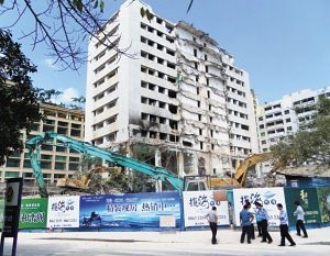 ���ǣ�18��Σ¥���ʱͻȻ����