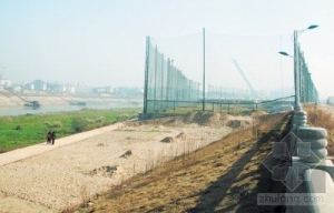 ��ɳ�߶����򳡽��ںӴ��� �滮���ų���Υ��