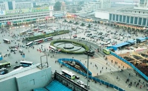 ��ɳ��վ��·�µ�Χ��ʩ��