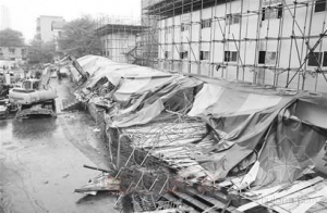 �������չ㳡Υ�½���Ⱥ����10�� ���ղ��