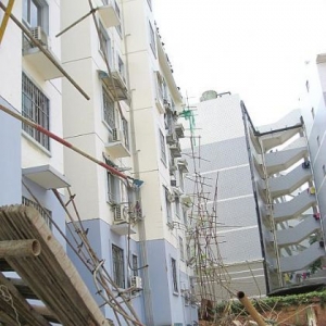 ����һסլ¥20�׸߽��ּܵ���3��Ů��׹������