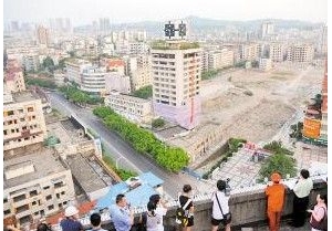 �ϴ���һ��¥���� 2.5��60.1��¥�嵹��