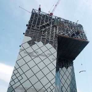 ���գ�λ�ڱ����ж������������