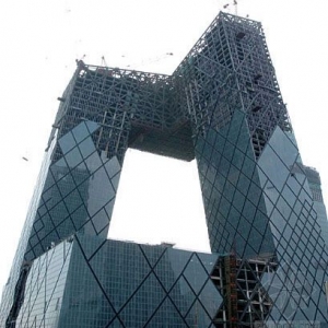 ���գ�λ�ڱ����ж������������