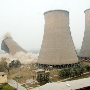 �ҹ���ͣС�������ѹ�1100��ǧ��