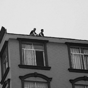 ���費��ѧ��������¥����ǽ����