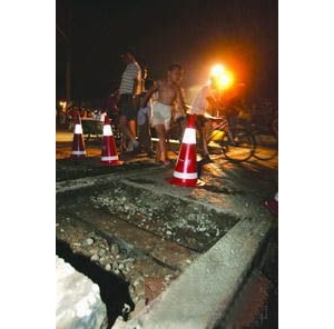 ���ڲ�������ط�����·���ڣ���