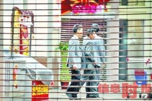 �����ڹ㳡��Ѳ�ӣ��Ĵ�Ѱ��ը��