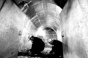 ʯ�Ŵ򿪣�¶��Ĺ��