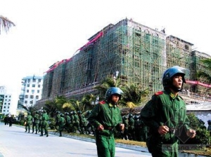见证历史瞬间:三亚炸楼轰动全国