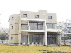 私企老板拆除500万新买别墅在原址上重建