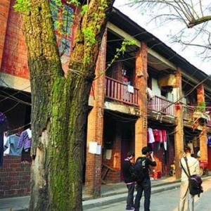 古建筑拆除砖块遭哄抢 文物局称不算是文物
