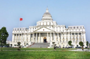 时评:华丽丽的大楼为何偷偷摸摸盖