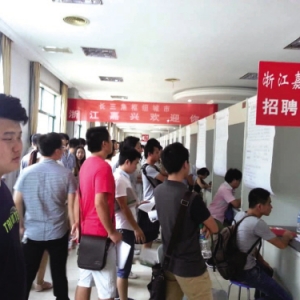 建筑企业招聘 年薪“15W+”仍难觅人才