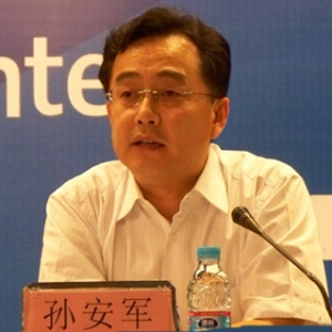 孙安军:治理城市建筑贪大媚洋求怪乱象
