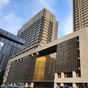 沈阳街头现“土豪金”大楼 金灿外表吸睛无数