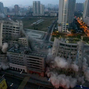 时评:短命建筑背后的权力刚性兑付