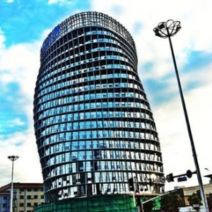 陆敬平:奇怪建筑源自畸形的政绩观