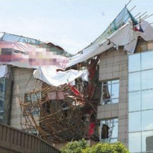 新干一在建宾馆脚手架倒塌 致6人死亡