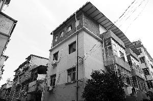 南昌楼顶加层 村委会城管都说“管不了”