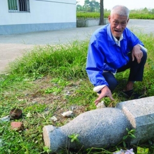 高淳稻田边现古石具 专家称是古建筑的构件