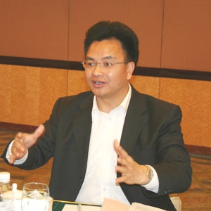 万庆良被讽为“规划之神”:不懂常识 疯狂乱建