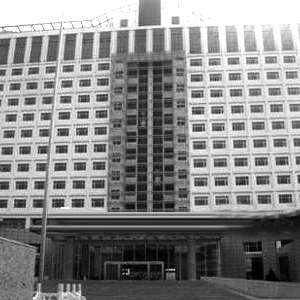 时评:不当“标志建筑”,要留“节俭印记”
