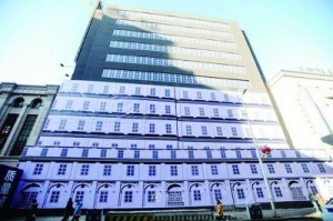 时评:“假大楼”挡不住背后的真相