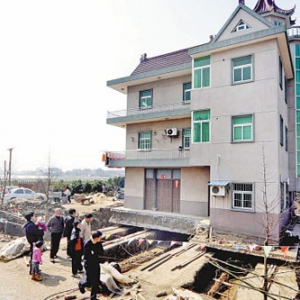 郭元鵬:平移15米,违章建筑就不违章了?