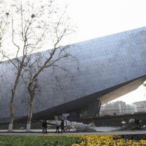 时评:奇葩建筑立不起大学精神地标