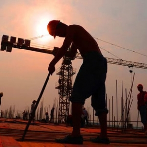 时评:何必纠结建筑工人的“高工资”