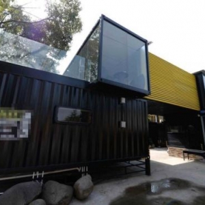 百万集装箱建筑群惊现上海 餐厅游泳池俱全