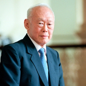 “严父”李光耀成就了现在的新加坡