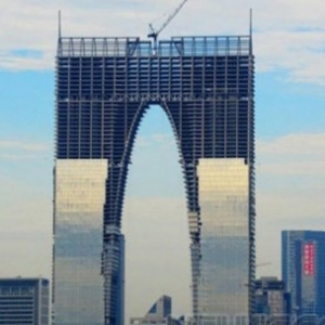 苏州秋裤楼历时十一年终建成 号称“不差钱”