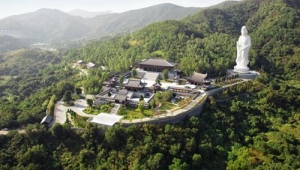 李嘉诚捐建寺庙开放:逾15亿港币兴建 预约爆满