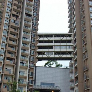 重庆现“悬空房屋” 走廊变住宅