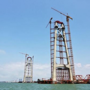 港珠澳大桥 首个标志性景观建筑露真颜
