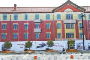 时评:老建筑画上新窗户,究竟想让谁“好看”?
