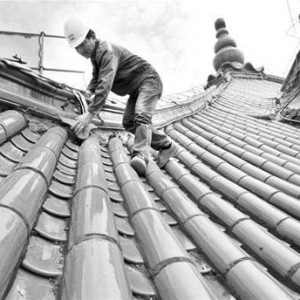 黄鹤楼30年来首次换装——主楼琉璃瓦更换