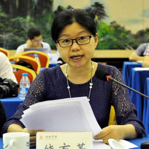 饶育蕾:小城镇公共设施建设要按50--100年限设计