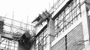 潍坊发生建筑事故 多少生命才能换来安全支架