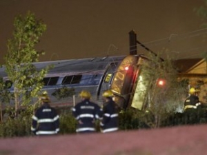 列车倾覆事故:升至7死逾200人受伤